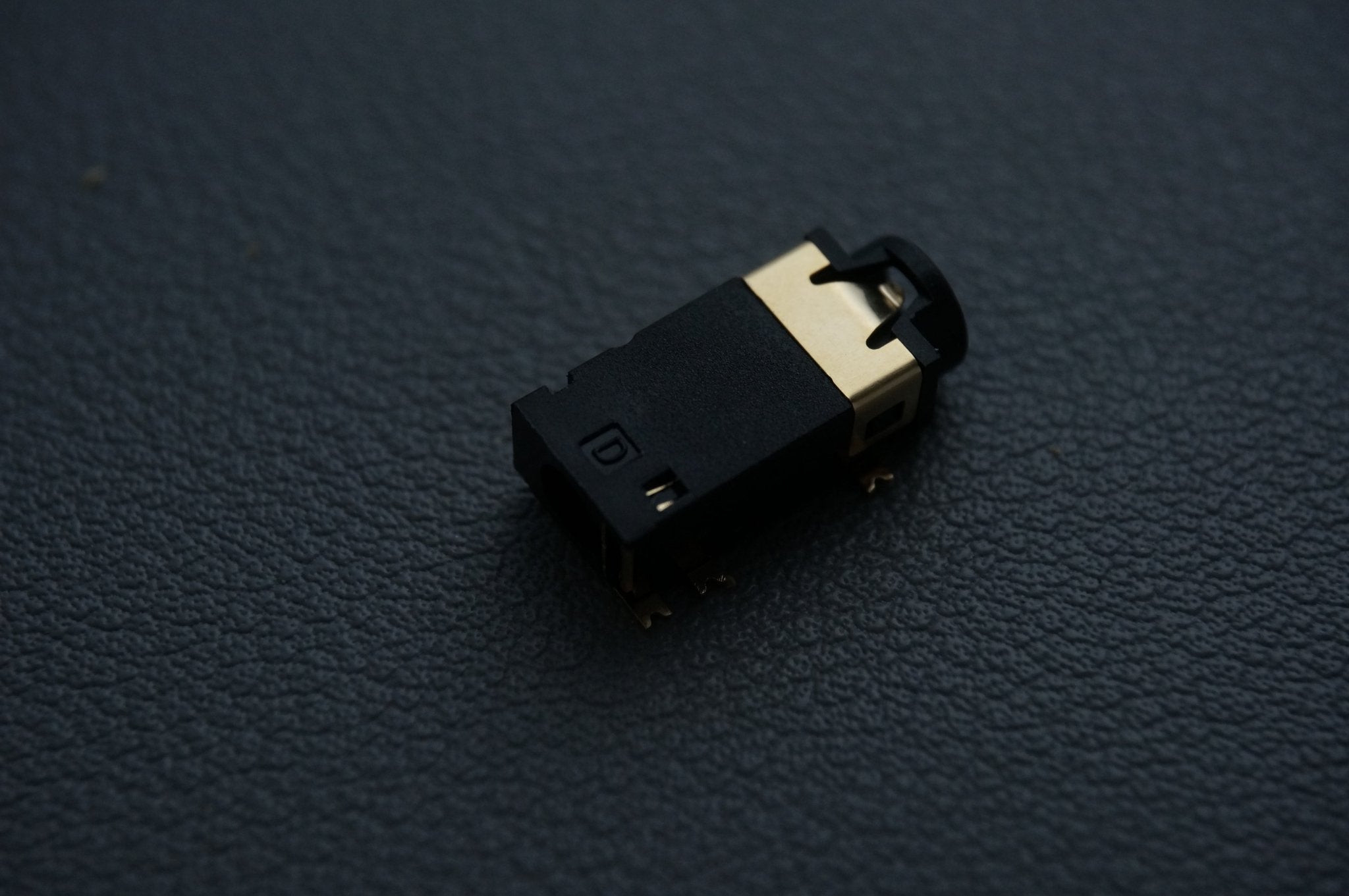 3.5mm Headphone Audio Jack - Compact - Boxy Pixel