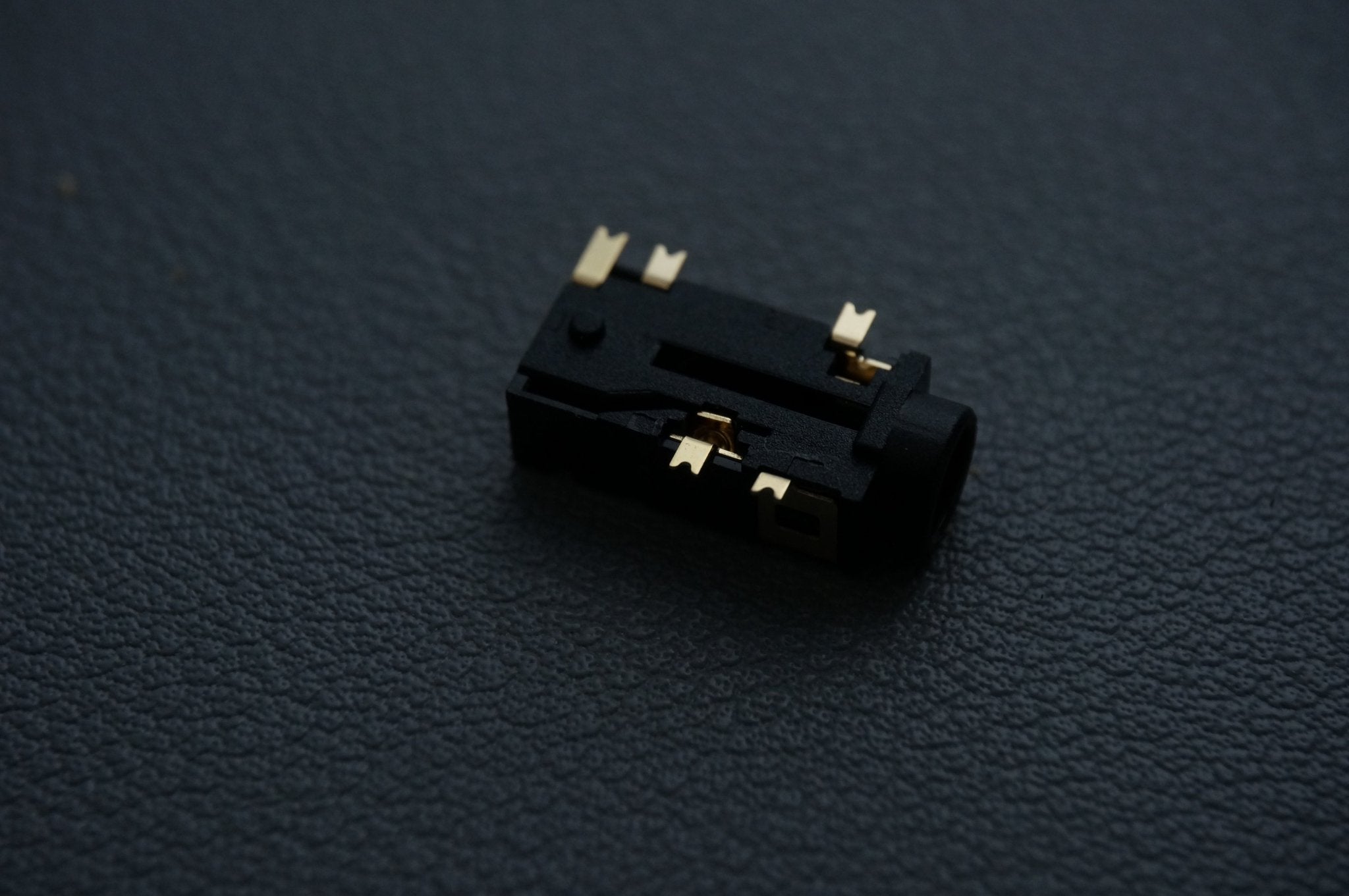 3.5mm Headphone Audio Jack - Compact - Boxy Pixel